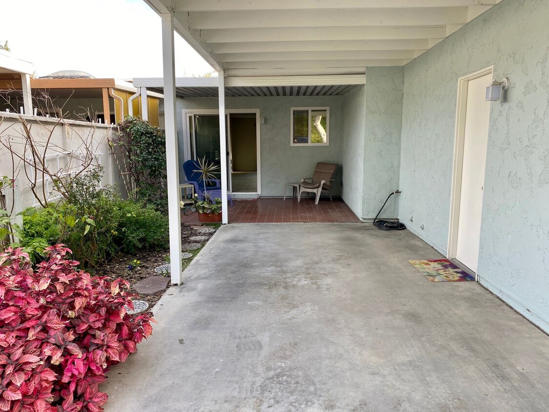 Foto principal - Beautifully Remodeled 2-Bedroom, 2-Bath Co...