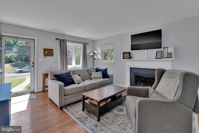 Foto del edificio - 3252 Holly Hill Dr