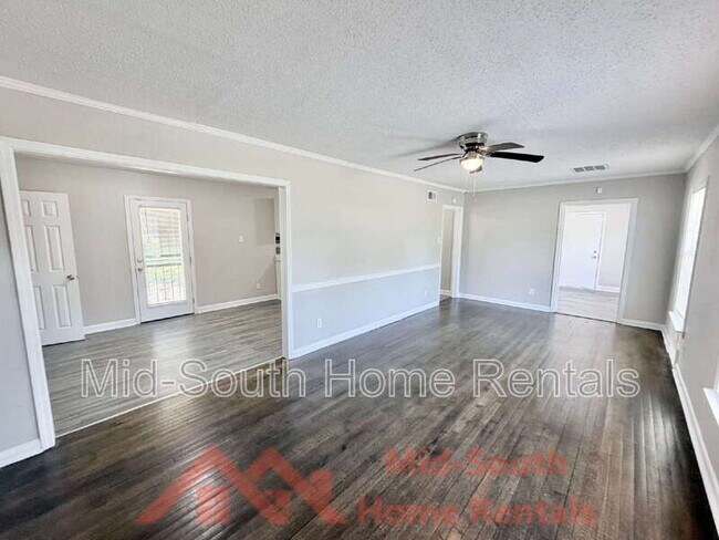 Foto del edificio - 1587 Haywood Ave