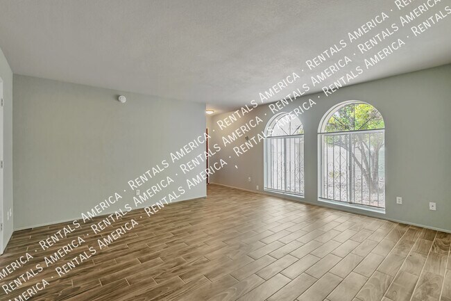 Foto del edificio - 644 N Richey Blvd