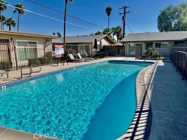 Building Photo - 685 E Vista Chino