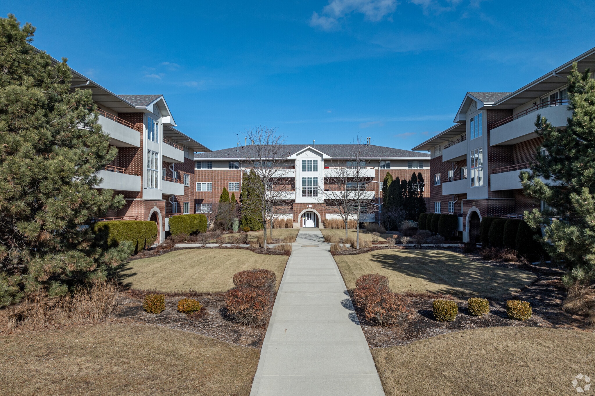 Courtyards Of Westmont