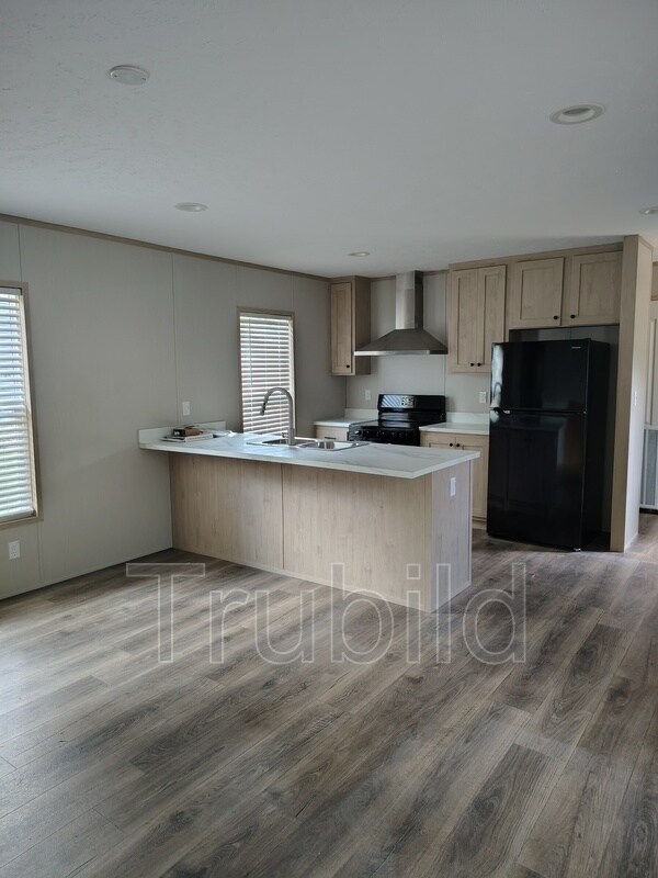 Building Photo - 20 Poole Cir