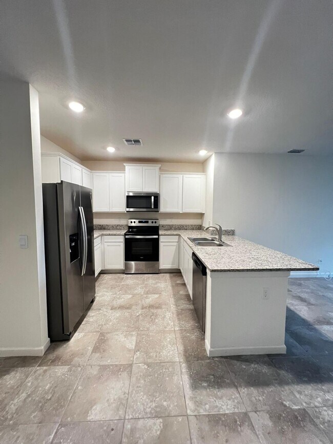 Building Photo - 10997 SW Vasari Way