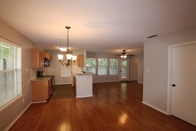 Foto del edificio - Coming Soon: 3 bedroom 2 bath home in The ...