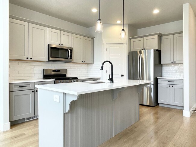 Foto del edificio - Awesome Corner Townhome at Mountain Ridge!