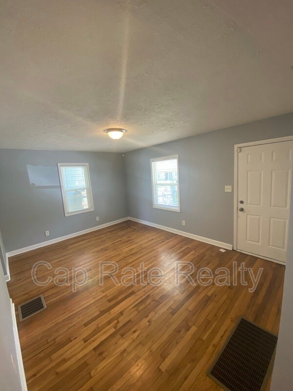 Foto del edificio - 2299 Hamilton Ave