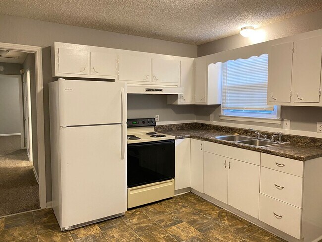 Foto del edificio - Great Location! Off College St! 3 Bed/1 Bath with 1000 sq. ft.