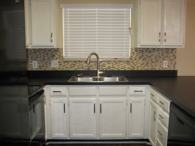 Foto del edificio - 3107 Creekview Ln