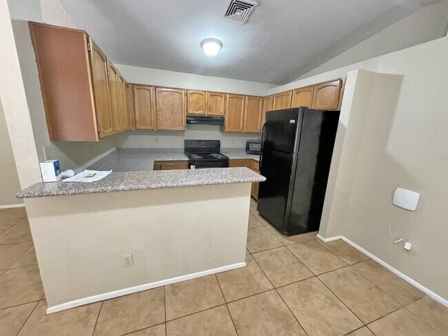 Building Photo - 16026 S Catalina St