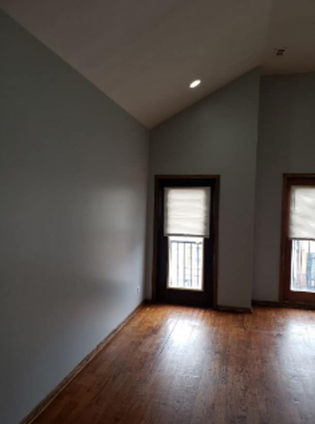 Building Photo - HOMAN_1630