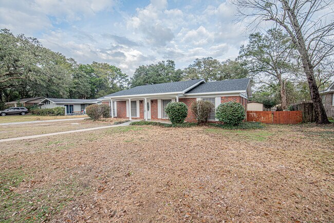 Foto del edificio - 4361 Montclair Cir E