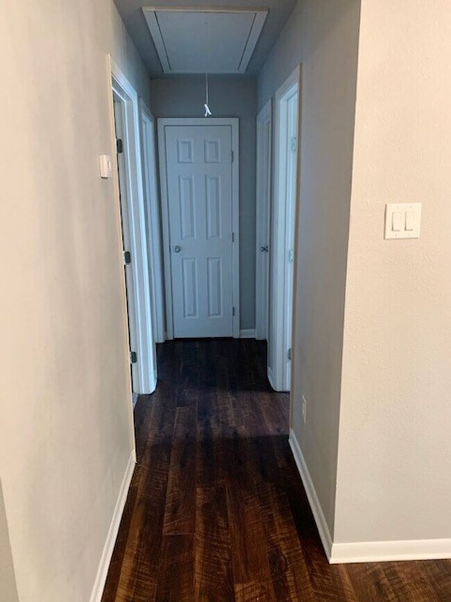 Foto del edificio - Beautifully remodeled home located on spacious corner lot