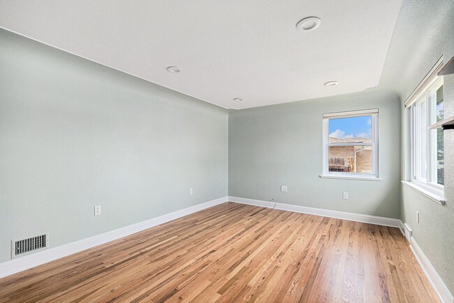 Foto del edificio - Newly Remodeled 4Bed/2Bath Denver Home