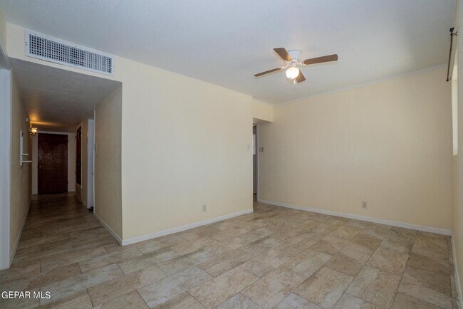 Foto del edificio - 8021 Cielo Vista Dr