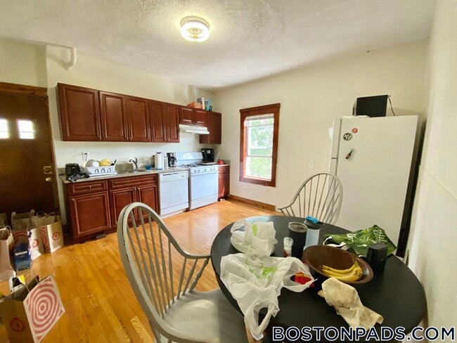 Building Photo - 8 Webley St