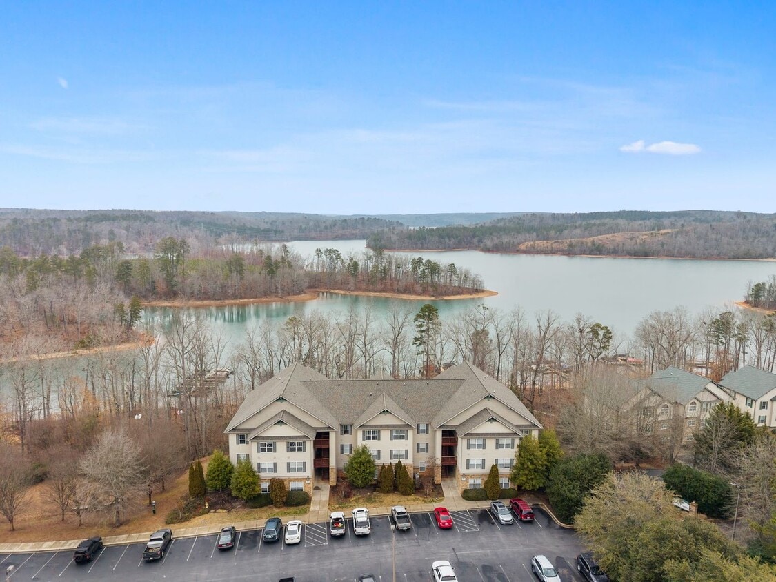 Primary Photo - 611 Harts Cove Way