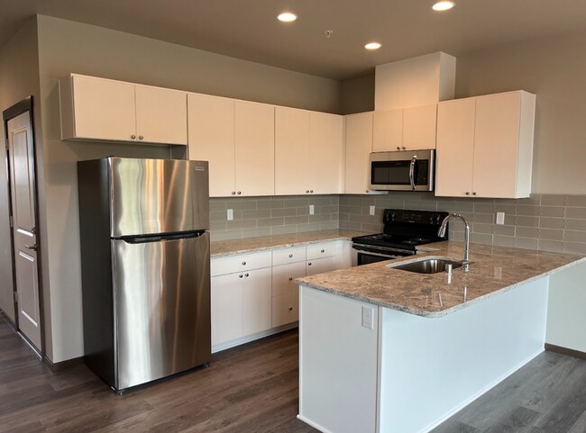 Foto del edificio - 2 Story Duplex | Available Now!