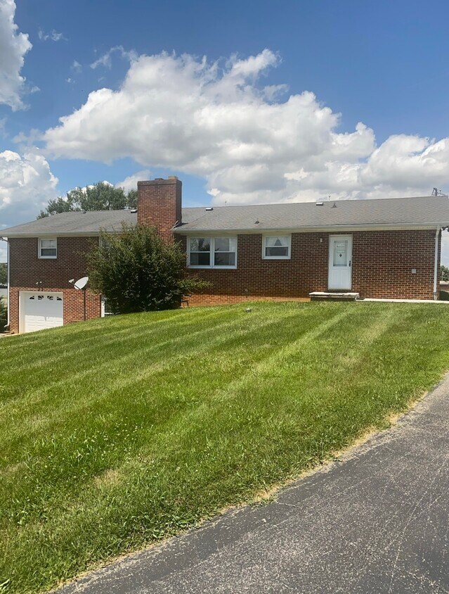 107 Roscoe Fitz Rd, Johnson City, TN 37615 House Rental in Johnson