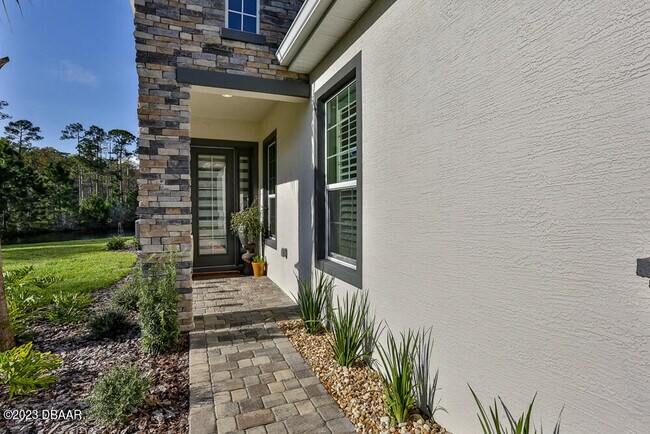 Foto del edificio - 833 Aldenham Ln