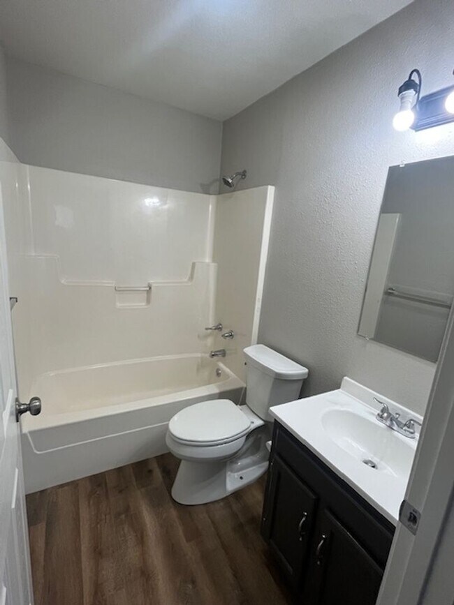 Foto del edificio - 331 E Locust St