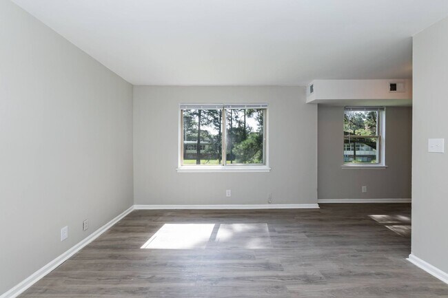 Building Photo - 205 Johnson St