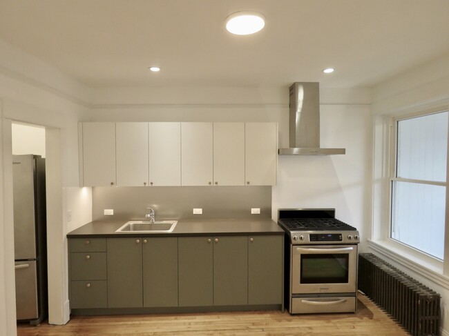 Kitchen 2 - 3027 S Bonfield St