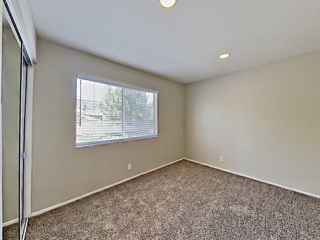 Building Photo - 26566 Goldfinch Pl