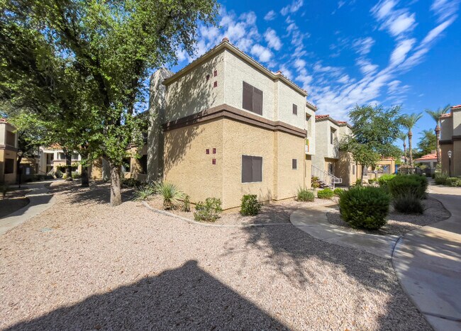 Building Photo - 11375 E Sahuaro Dr