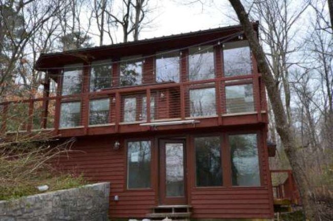 Building Photo - 121 Lakeshore Dr
