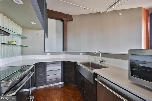 Building Photo - 428 N 13th St