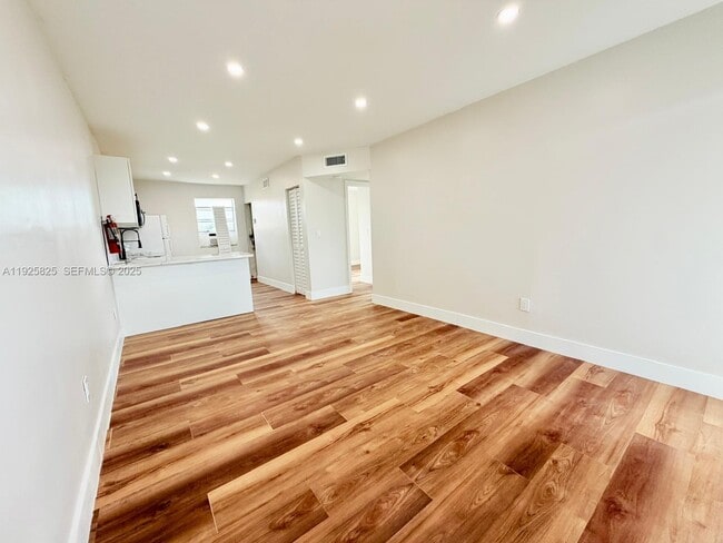 Foto del edificio - 4801 NW 33rd Ave