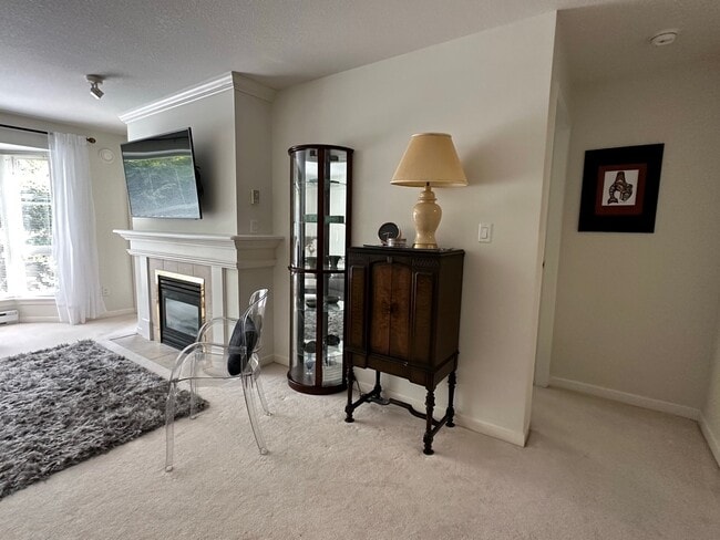 Photo du bâtiment - 5650 Edgewater Ln