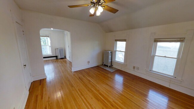 Building Photo - 2416 Atwood Ave