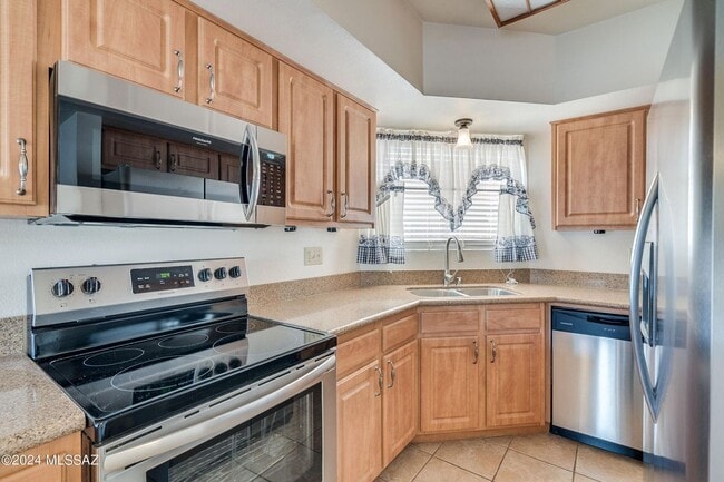 Building Photo - Charming & Affordable 2 Bedroom 2 Bath Tow...