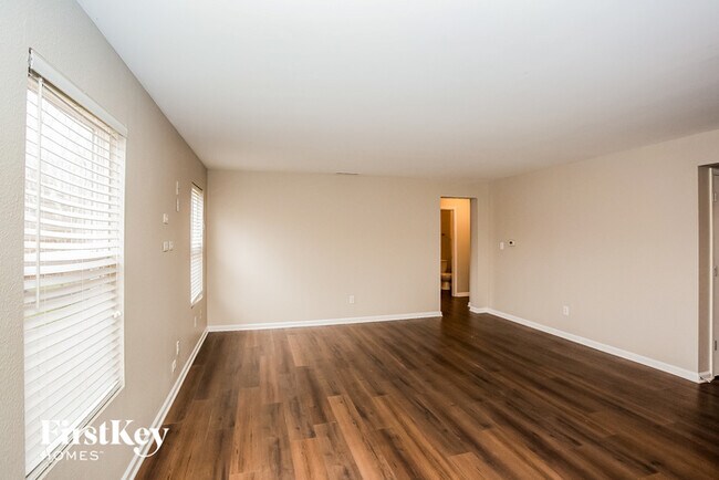 Foto del edificio - 11517 High Grass Dr