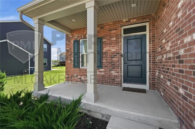 Foto del edificio - 3 Bed 3 1/2 Bath Single Family Home with Attached 2 Car Garage