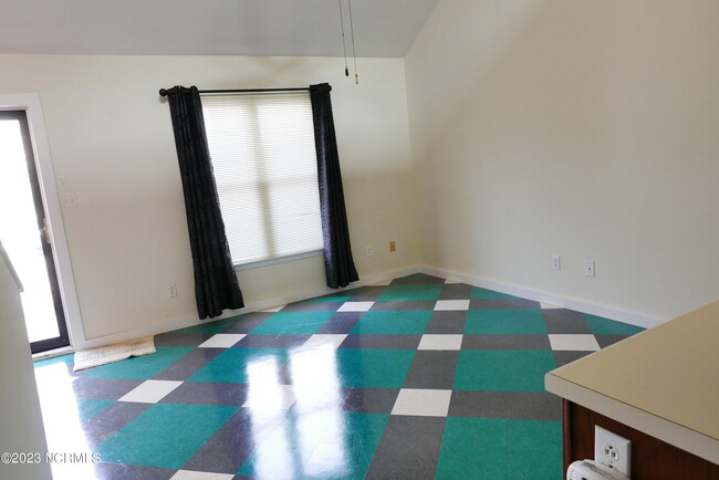 Foto del edificio - 3200 Crystal Oaks Ln
