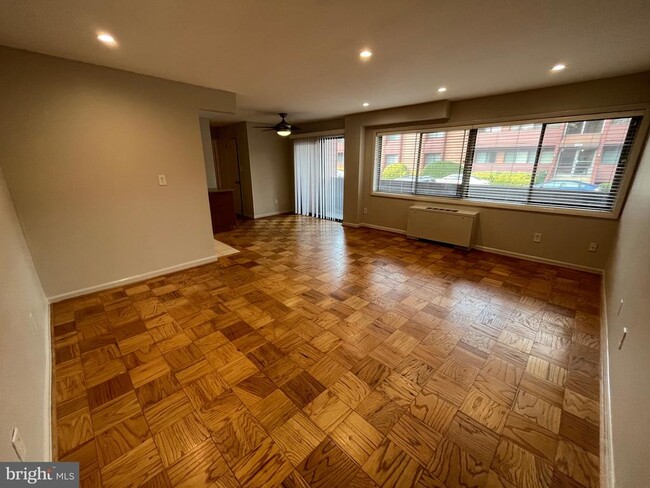 Building Photo - 1508 S George Mason Dr