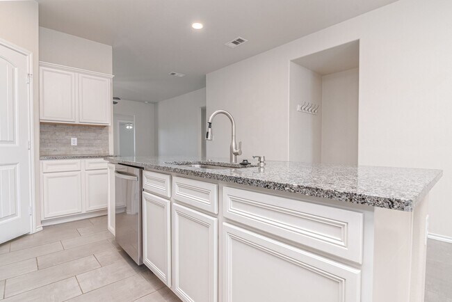 Building Photo - 1600 Rattler Ln