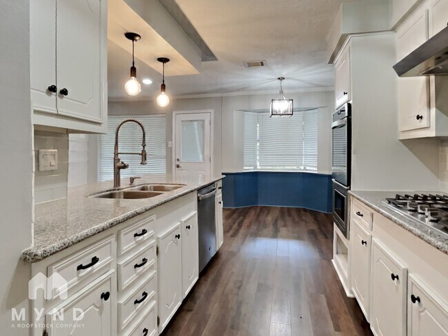 Foto del edificio - 1914 Meadow Creek Dr