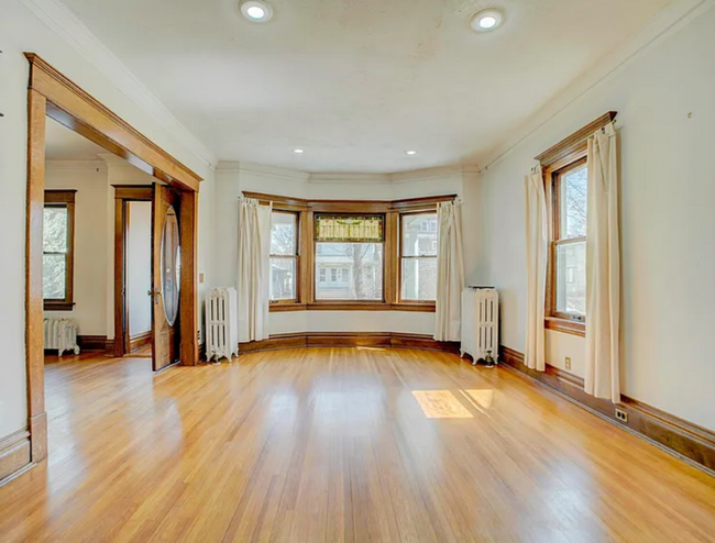 Building Photo - Perfect 5BR Home in Uptown!