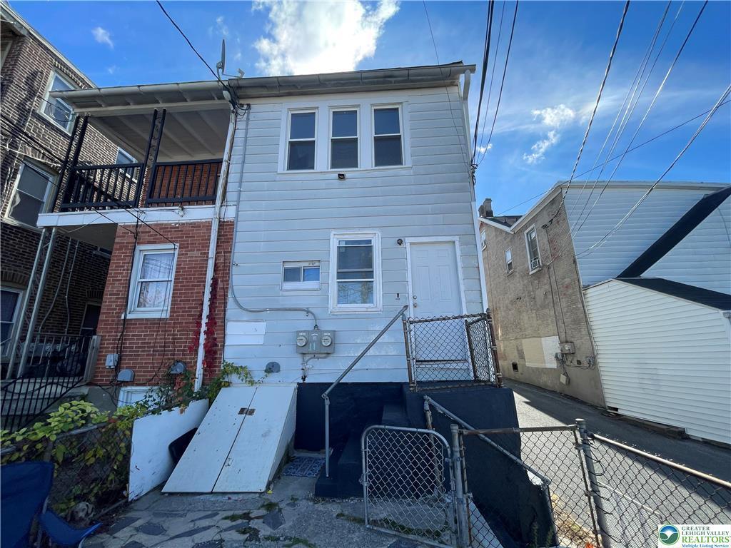 Foto principal - 753 St John St