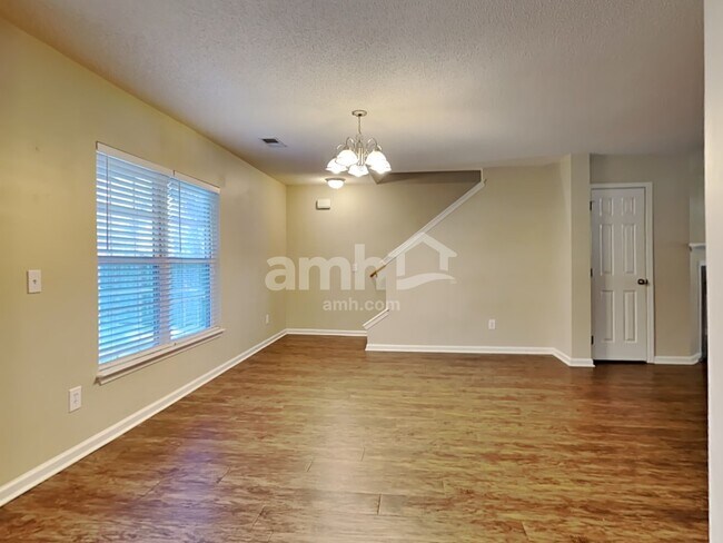 Foto del edificio - 177 Wildberry Ln