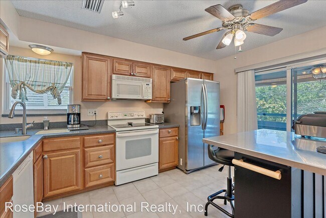 Building Photo - 2 br, 2 bath House - 3511 Camino Real