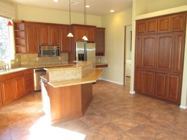 Building Photo - Unfurnished, 1-year long-term rental