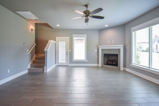 Foto del edificio - Luxurious 4 Bedroom, 3.5 Bathroom Home In Fayetteville, AR