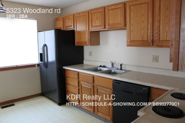 Foto del edificio - 5323 Woodland Dr