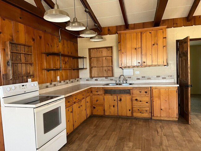 Foto del edificio - COMING SOON! Charming 2 bedroom, 1 bathroom