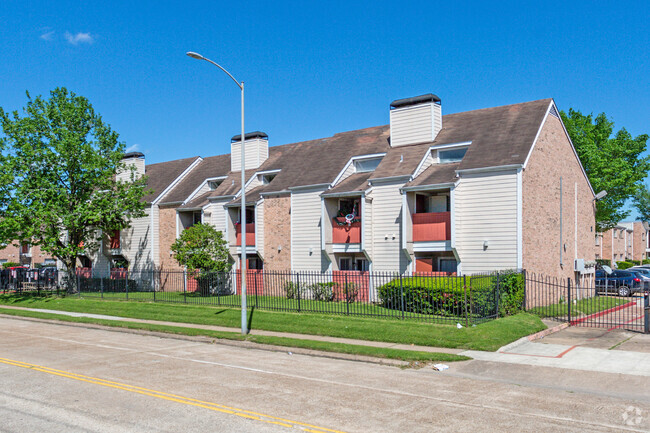 Building Photo - Woods of Greenbriar